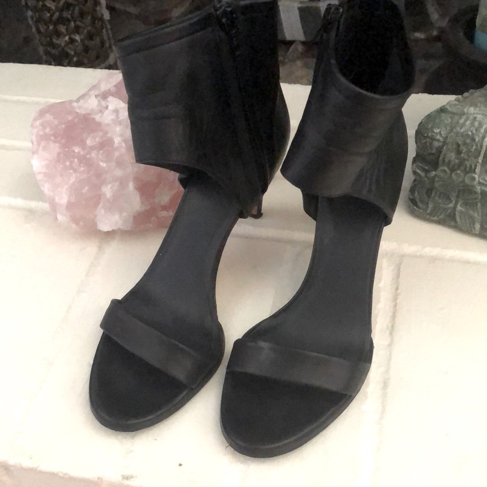 Black leather Vince Heels